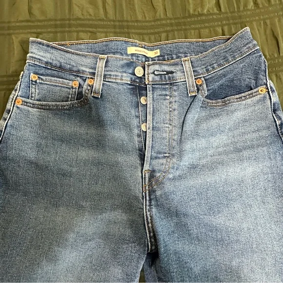 Levi’s Wedgie Straight Jeans - Picture 2 of 3